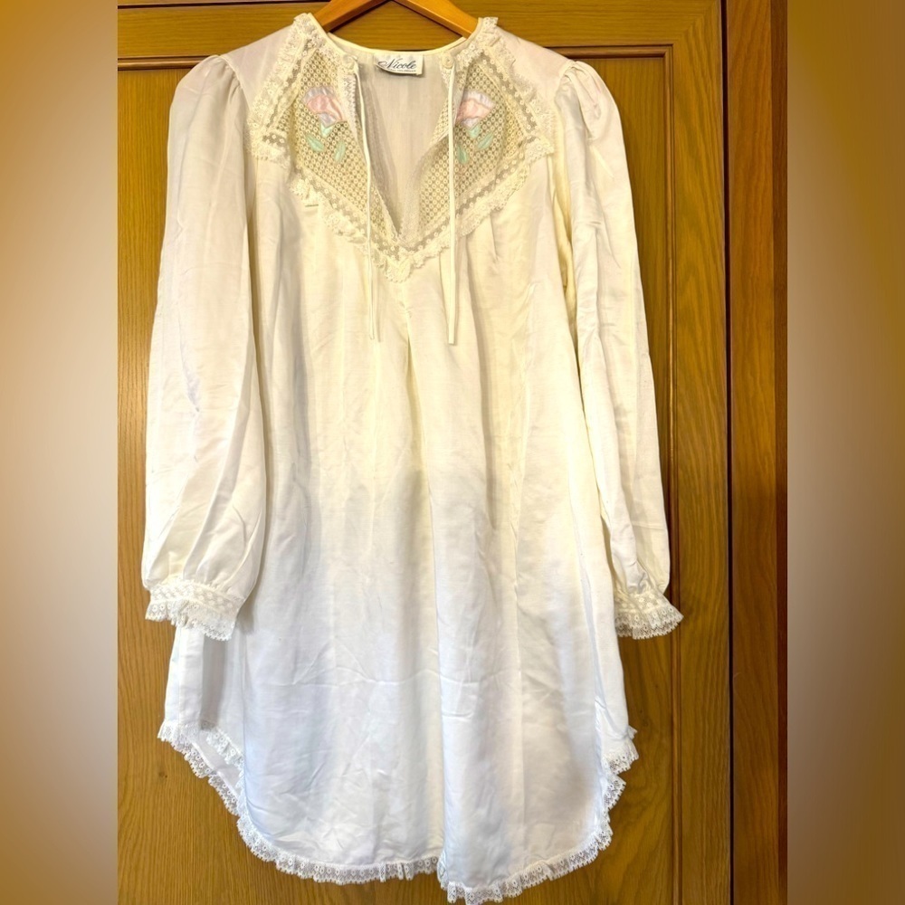 Vintage Nicole Shortie Tie Front Lace Detail Nightdress / Petite / Medium